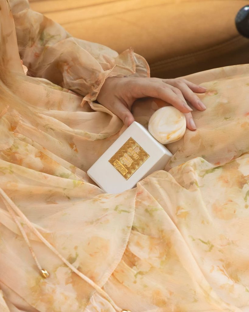 White Amber Extrait de Parfum